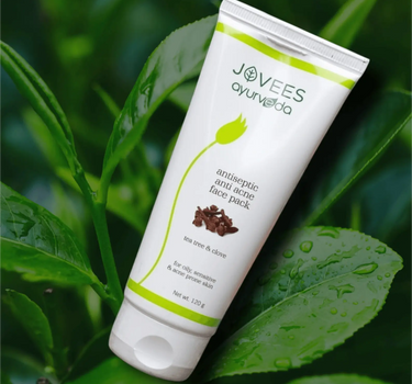 Ájurvédská maska proti akné – Tea Tree & hřebíčkový olej