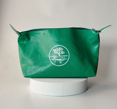 Green Cosmetic Bag for Women – Stylish & Practical Choice